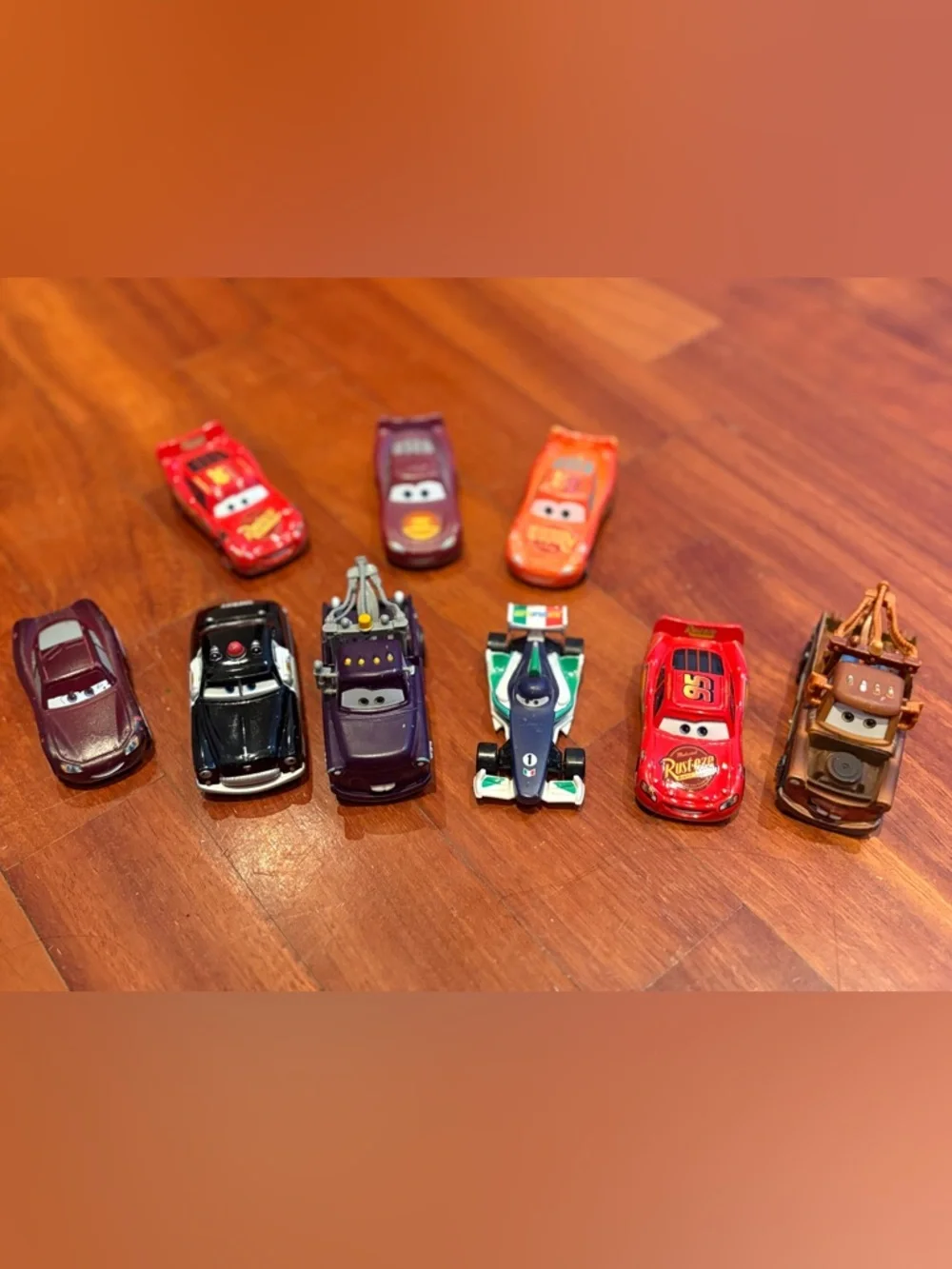 Disney Pixar Cars Die-Cast Vehicle Set - with Lighting McQueen Book - Picture 1 of 4